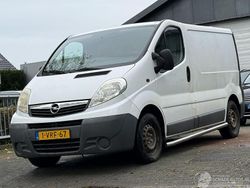 Wit Gebruikt 2011 Opel Vivaro Van | € 3.450