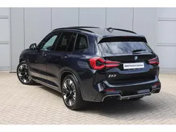 M carbonschwarz (zwart metallic) Gebruikt 2022 BMW iX3 Comfort Edition SUV | € 43.950 (Eerlijke prijs)
