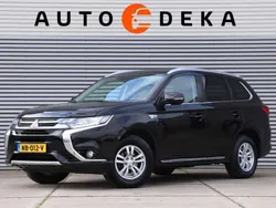 Zwart, metallic lak Gebruikt 2016 Mitsubishi Outlander P-HEV SUV | € 15.950