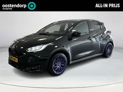 Zwart Gebruikt 2024 Toyota Yaris Hybrid Executive Hatchback | € 28.945 (Eerlijke prijs)