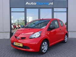 Rood, andere lak Gebruikt 2008 Toyota Aygo Hatchback | € 2.595 (Eerlijke prijs)