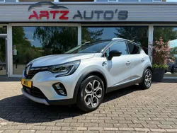 Grijs, metallic lak Gebruikt 2022 Renault Captur Intens SUV | € 22.300 (Eerlijke prijs)
