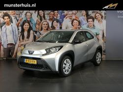 Grijs Gebruikt 2022 Toyota Aygo X Play SUV | € 14.495