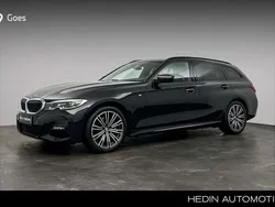 Zwart, metallic lak Gebruikt 2022 BMW 330 Comfort Edition Stationwagen | € 34.880 (Eerlijke prijs)