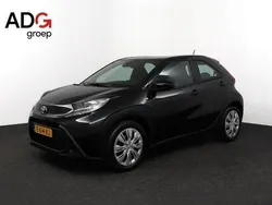 Zwart Gebruikt 2024 Toyota Aygo Play Hatchback | € 18.450 (Eerlijke prijs)