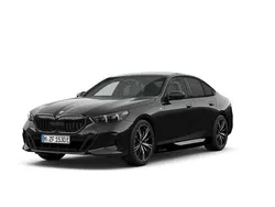 Zwart, metallic lak Nieuw 2025 BMW 530e M Sport Sedan | € 82.416 (Super prijs)