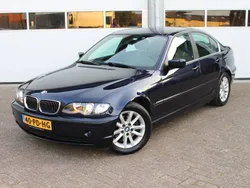 Blauw, metallic lak Gebruikt 2004 BMW 325 Sedan | € 9.995 (Eerlijke prijs)