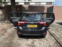 Zwart Gebruikt 2017 Toyota Yaris MPV | € 10.500