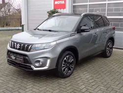 Grijs Gebruikt 2022 Suzuki Vitara Style SUV | € 26.900 (Eerlijke prijs)