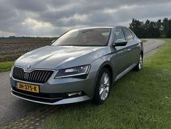 Grijs Gebruikt 2016 Skoda Superb Style Sedan | € 9.950 (Goede deal)