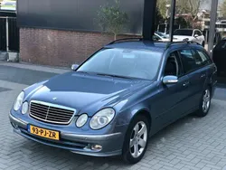 Blauw, metallic lak Gebruikt 2004 Mercedes E320 Avantgarde Stationwagen | € 5.999 (Iets duurder)