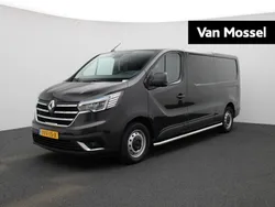 Midnightzwart d68 Gebruikt 2023 Renault Trafic Komfort Van | € 22.430 (Goede deal)