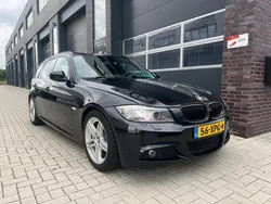 Zwart, metallic lak Gebruikt 2012 BMW 318 M Sport Stationwagen | € 6.500