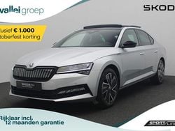 Zilver, metallic lak Gebruikt 2023 Skoda Superb Business Line Hatchback | € 33.500 (Goede deal)