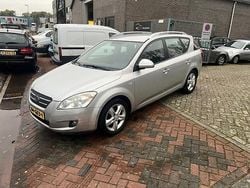 Grijs (metallic) Gebruikt 2009 Kia Ceed Hatchback | € 2.250 (Eerlijke prijs)