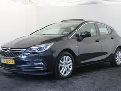 Zwart, metallic lak Gebruikt 2016 Opel Astra Edition Hatchback | € 6.750 (Eerlijke prijs)