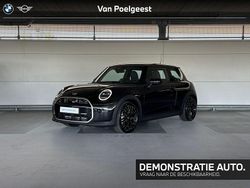 Midnight black Gebruikt 2024 Mini Cooper Favoured Hatchback | € 44.641