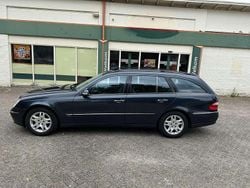 Zwart Gebruikt 2004 Mercedes E240 Avantgarde Stationwagen | € 6.950 (Iets duurder)