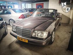 Paars Gebruikt 1993 Mercedes E300 Cabriolet | € 19.950