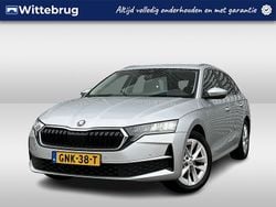Grijs Gebruikt 2024 Skoda Octavia Business Line Stationwagen | € 28.950 (Goede deal)