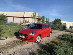 Rood Gebruikt 2021 Suzuki Swift Style Hatchback | € 13.450 (Super prijs)