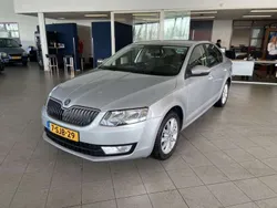 Grijs Gebruikt 2013 Skoda Octavia Hatchback | € 8.490 (Eerlijke prijs)