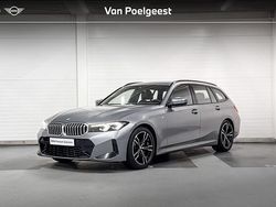 Skyscraper grey metallic (grijs metallic) Gebruikt 2024 BMW 318 M Sport Stationwagen | € 41.800 (Eerlijke prijs)