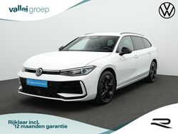 Wit Gebruikt 2024 VW Passat R-line Edition Stationwagen | € 46.900