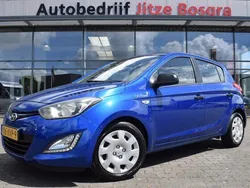 Blauw, metallic lak Gebruikt 2012 Hyundai i20 Edition Hatchback | € 3.450 (Eerlijke prijs)