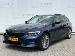 Blauw Gebruikt 2022 BMW 320 Basis Stationwagen | € 30.900 (Goede deal)
