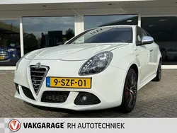 Wit Gebruikt 2013 Alfa Romeo Giulietta Distinctive Hatchback | € 8.750 (Eerlijke prijs)