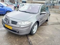 Grijs Gebruikt 2004 Renault Mégane II Luxe Hatchback | € 1.950 (Eerlijke prijs)