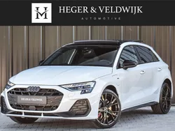 Wit Nieuw 2025 Audi A3 Sportback e-tron Competition Sedan | € 55.900