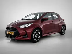 Rood metallic Gebruikt 2021 Toyota Yaris Hatchback | € 20.995 (Eerlijke prijs)