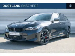 Saphirschwarz (donker zwart metallic) Gebruikt 2024 BMW 330e Comfort Edition Stationwagen | € 63.450 (Duur)