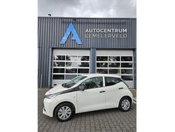 Wit Gebruikt 2016 Toyota Aygo Hatchback | € 7.999 (Eerlijke prijs)