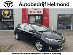 Zwart, metallic lak Gebruikt 2013 Toyota Auris Hybrid Hatchback | € 12.150 (Eerlijke prijs)