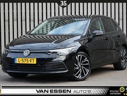 Zwart Gebruikt 2021 VW Golf VIII Life Hatchback | € 19.895 (Eerlijke prijs)