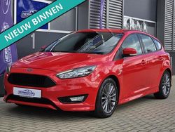 Rood Gebruikt 2017 Ford Focus ST-Line Hatchback | € 9.750 (Eerlijke prijs)