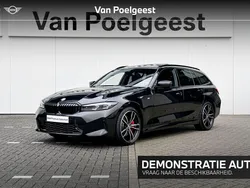 Black sapphire metallic (zwart metallic) Gebruikt 2025 BMW 318 M Sport Stationwagen | € 54.900