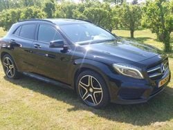 Zwart, metallic lak Gebruikt 2017 Mercedes GLA180 AMG SUV | € 26.950 (Duur)