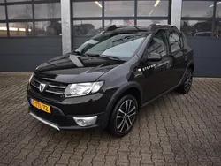 Zwart Gebruikt 2014 Dacia Sandero Lauréate Hatchback | € 9.430 (Duur)