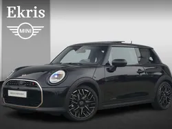 Zwart, metallic lak Gebruikt 2024 Mini Cooper S Favoured Hatchback | € 41.950