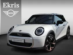 Wit Gebruikt 2025 Mini Cooper Favoured Hatchback | € 39.900