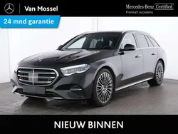 Zwart, metallic lak Gebruikt 2024 Mercedes E300 Exclusive Stationwagen | € 61.945 (Duur)