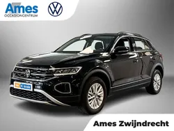 Zwart Gebruikt 2022 VW T-Roc Life SUV | € 28.995 (Eerlijke prijs)