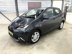Grijs Gebruikt 2015 Toyota Aygo X-cite Hatchback | € 6.750 (Eerlijke prijs)