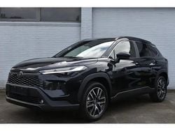 Groen, metallic lak Nieuw 2025 Toyota Corolla Cross SUV | € 42.999 (Duur)