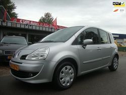 Grijs Gebruikt 2009 Renault Grand Modus MPV | € 3.995 (Eerlijke prijs)