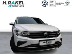 Wit Gebruikt 2022 VW Tiguan Life SUV | € 31.138 (Eerlijke prijs)